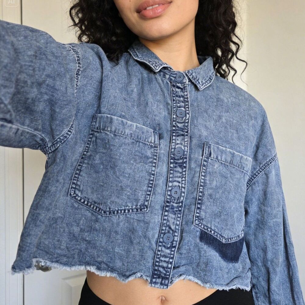 American Eagle Denim Shirt Medium Womens Acid Wash Cropped Button Y2K Streetwear